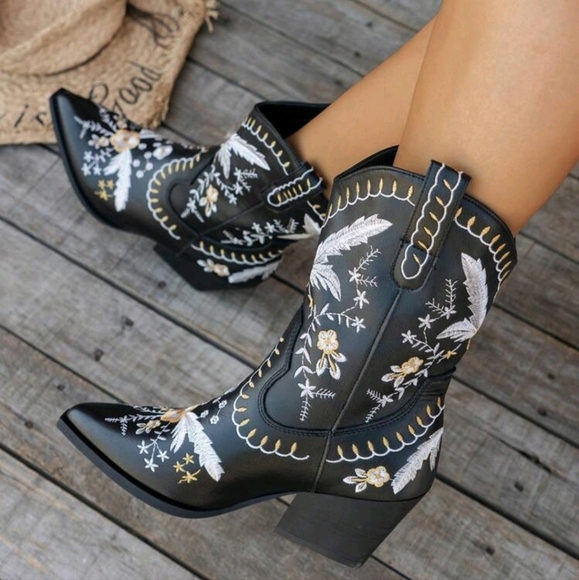 Women's Embroidered Western Floral Pattern Chunky Heel Fashion V-Cut Boots - Picture 2 of 6